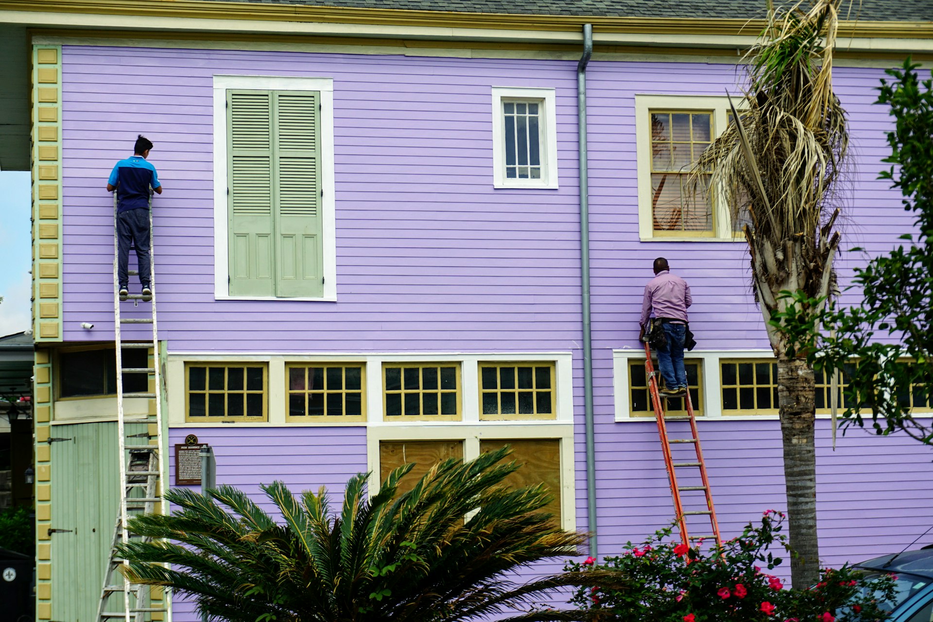 Peindre une façade en pierre de taille